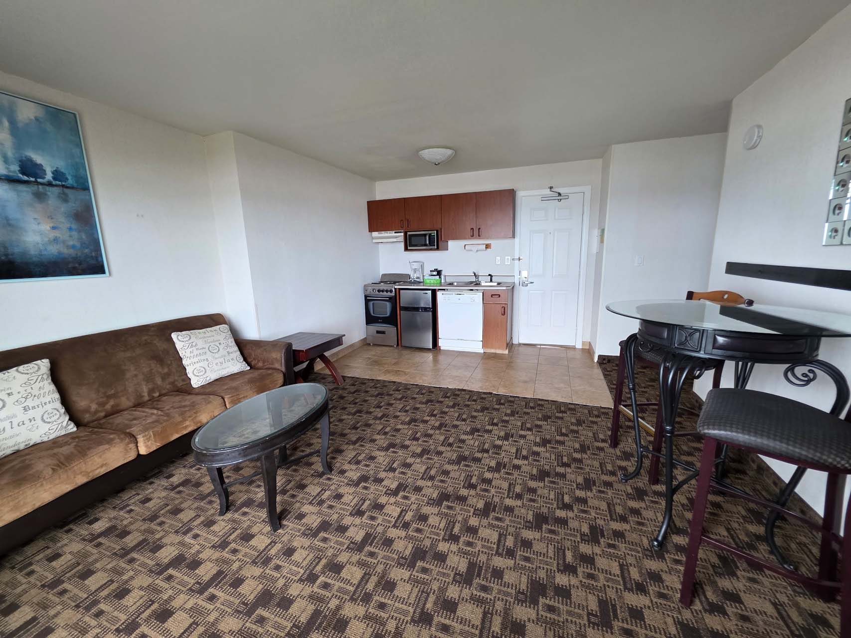 Executive Suite living room and kitchen area